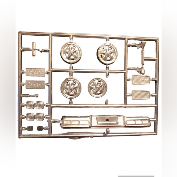 1971 Pontiac GTO JUDGE motorized model kit Hard to find collectible Doyusha 50+ - Picture 7 of 13